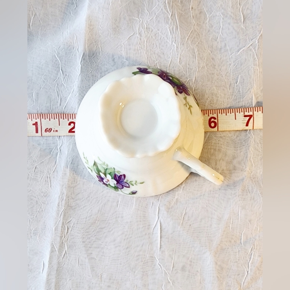 Vintage Set of (2) Purple Violet Fine Porcelain Shell Shaped Plates w. Teacups - Picture 9 of 11